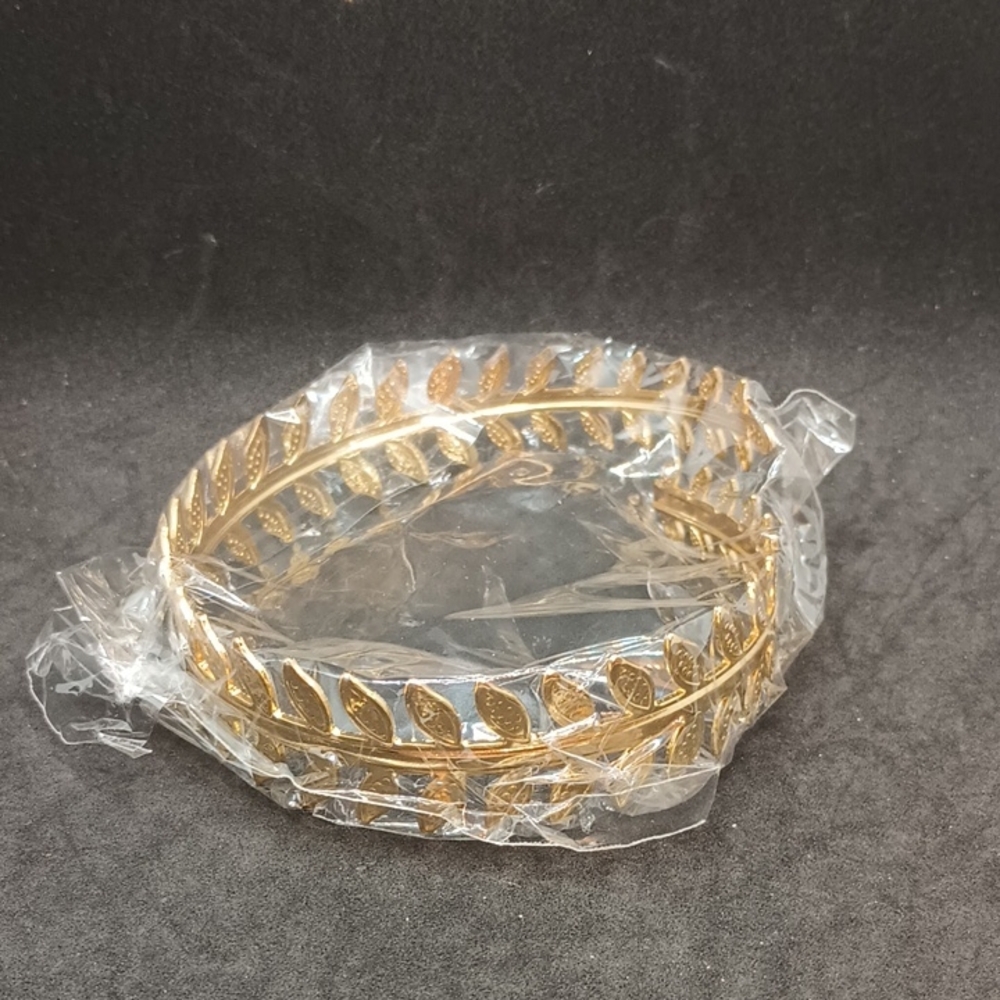 Elegant Gold Leaf Arm Band